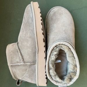 UGG ULTRA MINI SIZE 6